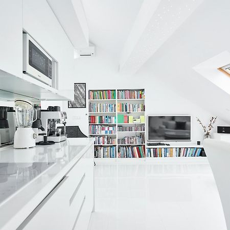 Unique Design Loft In Middle Of Centre Of Old Town With Netflix Apartment Красков Екстериор снимка